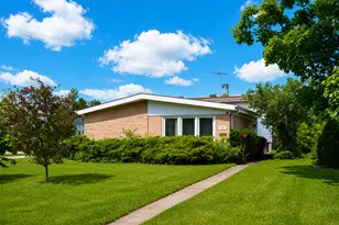 54 Fernwood Dr, Glenview, IL 60025 - Photo 1