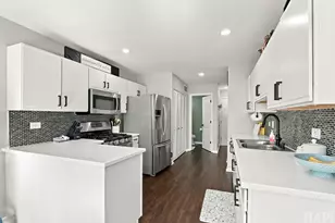 447 Ashwood Ct, Lindenhurst, IL 60046 - Photo 7
