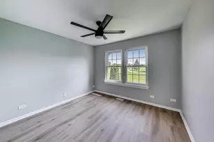 2105 Glasgow Ct, Hanover Park, IL 60133 - Photo 15