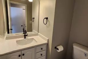 2105 Glasgow Ct, Hanover Park, IL 60133 - Photo 9