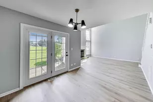 2105 Glasgow Ct, Hanover Park, IL 60133 - Photo 5