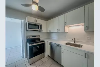 1255 N Sandburg Terrace #2403, Chicago, IL 60610 - Photo 7