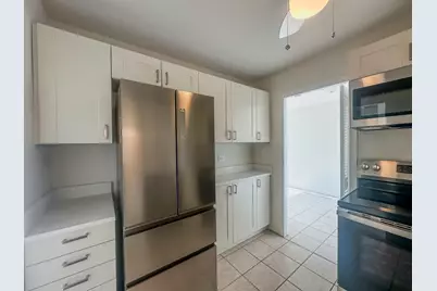 1255 N Sandburg Terrace #2403, Chicago, IL 60610 - Photo 3