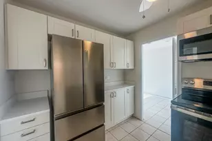 1255 N Sandburg Terrace, Chicago, IL 60610 - Photo 3