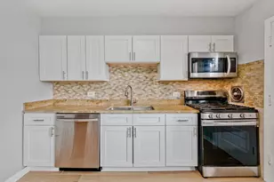7021 N Ridge Blvd, Chicago, IL 60645 - Photo 7