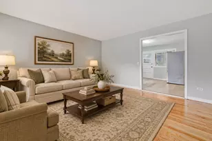 7021 N Ridge Blvd, Chicago, IL 60645 - Photo 3