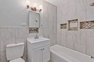 7021 N Ridge Blvd, Chicago, IL 60645 - Photo 11