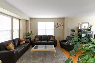 687 E Lenox Ln, Palatine, IL 60074 - Photo 3