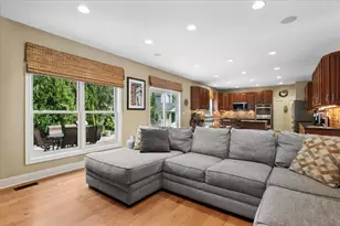 33147 N Lake Shore Dr, Grayslake, IL 60030 - Photo 9
