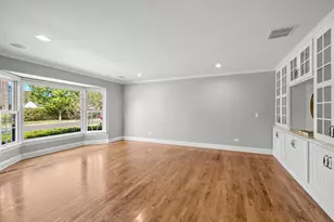 1029 N Carlyle Ln, Arlington Heights, IL 60004 - Photo 7