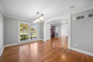 1029 N Carlyle Ln, Arlington Heights, IL 60004 - Photo 9