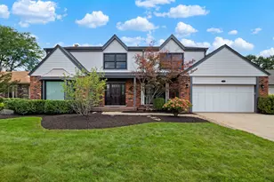 1029 N Carlyle Ln, Arlington Heights, IL 60004 - Photo 1