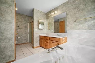 [Address not provided], Elgin, IL 60123 - Photo 19