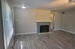 810 Southside Ave, McHenry, IL 60051 - Photo 5