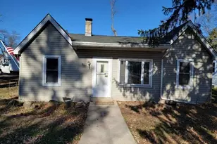 810 Southside Ave, McHenry, IL 60051 - Photo 3