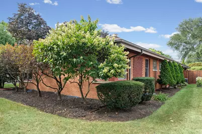 9400 Kilbourn Avenue, Skokie, IL 60076 - Photo 3