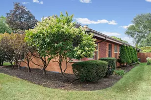 9400 Kilbourn Ave, Skokie, IL 60076 - Photo 3