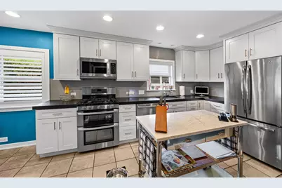 9400 Kilbourn Avenue, Skokie, IL 60076 - Photo 9