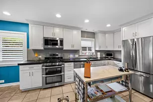 9400 Kilbourn Ave, Skokie, IL 60076 - Photo 9