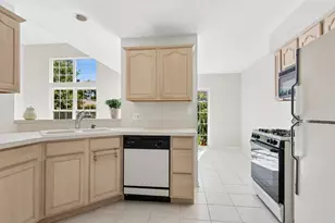 1121 E Danbury Dr, Cary, IL 60013 - Photo 5