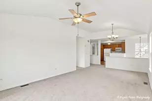 512 Legend Ln, McHenry, IL 60050 - Photo 9