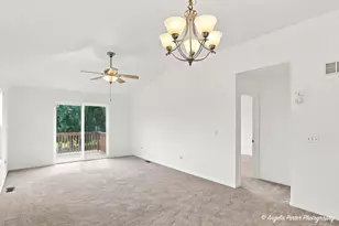 512 Legend Ln, McHenry, IL 60050 - Photo 5