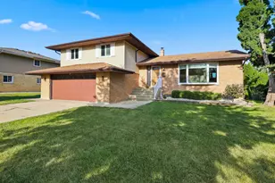 4602 Magnolia Dr, Rolling Meadows, IL 60008 - Photo 1