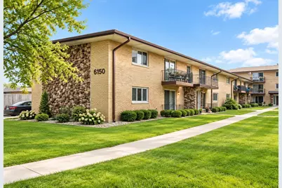 6150 S Kensington Avenue #202, Countryside, IL 60525 - Photo 1