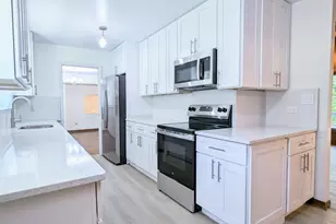 2030 Crestwood Ln, Palatine, IL 60067 - Photo 9