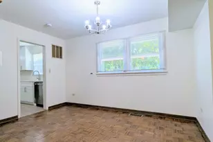 2030 Crestwood Ln, Palatine, IL 60067 - Photo 7