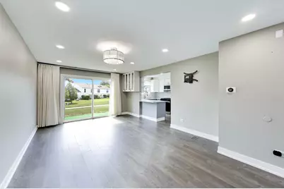 227 E Shag Bark Lane, Streamwood, IL 60107 - Photo 3