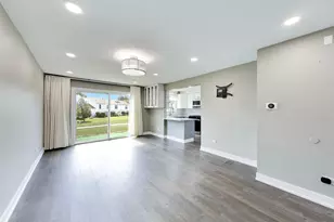 227 E Shag Bark Ln, Streamwood, IL 60107 - Photo 3