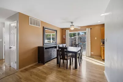 1231 Springdale Lane, Elk Grove Village, IL 60007 - Photo 9