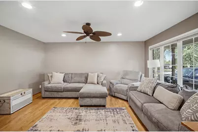 1231 Springdale Lane, Elk Grove Village, IL 60007 - Photo 7