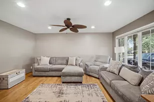 1231 Springdale Ln, Elk Grove Village, IL 60007 - Photo 7