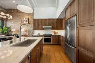 1117 W Barry Ave, Chicago, IL 60657 - Photo 5