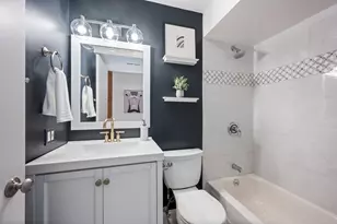 1117 W Barry Ave, Chicago, IL 60657 - Photo 23