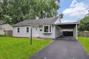 828 Valley Ln, Geneva, IL 60134 - Photo 1