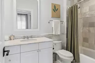 1630 W Surf St, Chicago, IL 60657 - Photo 39