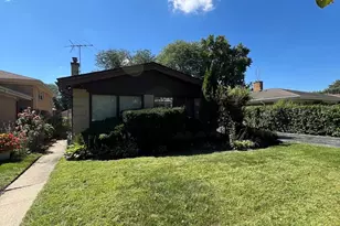 3929 W Chase Ave, Lincolnwood, IL 60712 - Photo 1