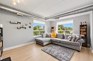 1100 W Montrose Ave, Chicago, IL 60613 - Photo 11