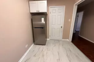 8701 S Mozart Ave, Evergreen Park, IL 60805 - Photo 5