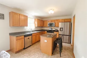 39798 Ackworth Ln, Beach Park, IL 60083 - Photo 5