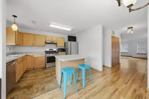 631 E Bowen Ave, Chicago, IL 60653 - Photo 13