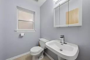 631 E Bowen Ave, Chicago, IL 60653 - Photo 27