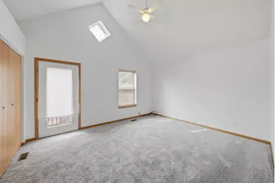 631 E Bowen Avenue, Chicago, IL 60653 - Photo 17