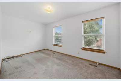 631 E Bowen Avenue, Chicago, IL 60653 - Photo 21