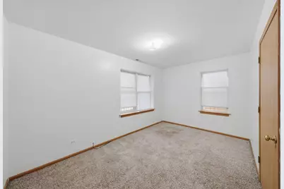 631 E Bowen Avenue, Chicago, IL 60653 - Photo 29
