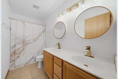 631 E Bowen Avenue, Chicago, IL 60653 - Photo 19