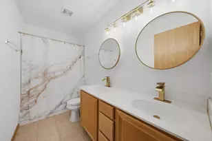 631 E Bowen Ave, Chicago, IL 60653 - Photo 19